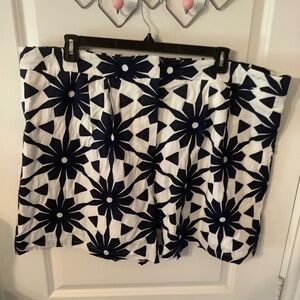 Woman’s plus size skies are blue high waist floral shorts